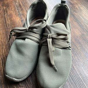 Qupid Womens Slip On Tennis Shoe